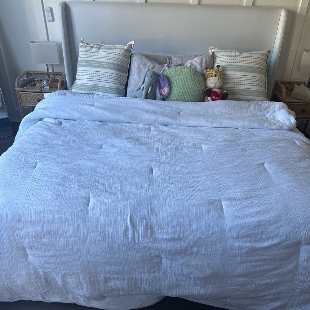 Elegant White King Size Comforter